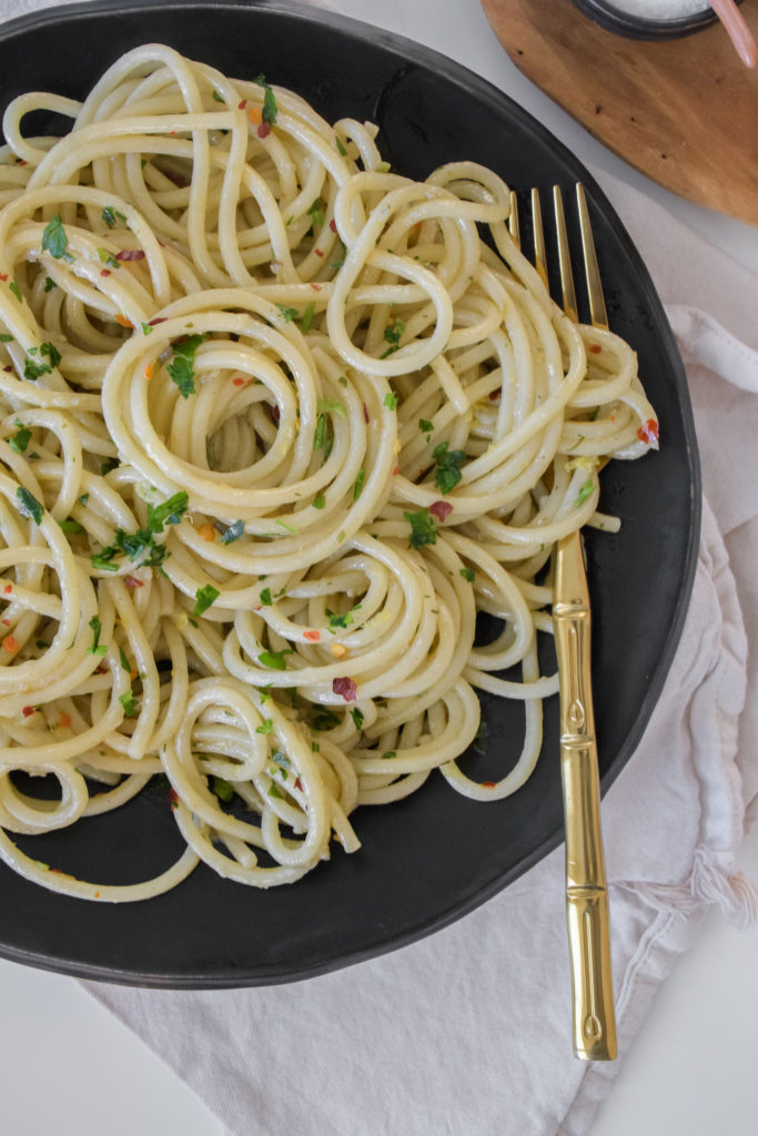 Quick Vegan Spaghetti Aglio e Olio - Natalie Paramore