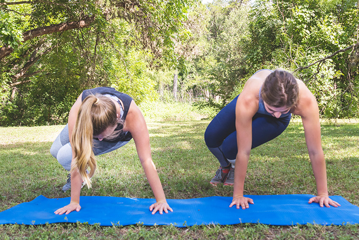 Workout You Can Do In Your Hotel Room_Natalie Paramore_High Plank Knees to Opposite Elbow